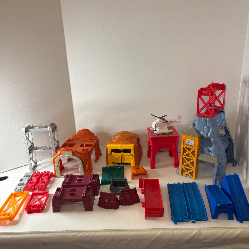 Lot 39 Thomas & Friends BMQ Tower Trackmaster/Super Station Mixed Lot 2013-2016